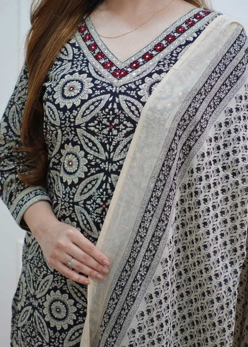Pin by Sam Sheikh on Pakistani Silky outfits | Mirror work kurti design,  Embroidery designs fashion, Kurta designs women